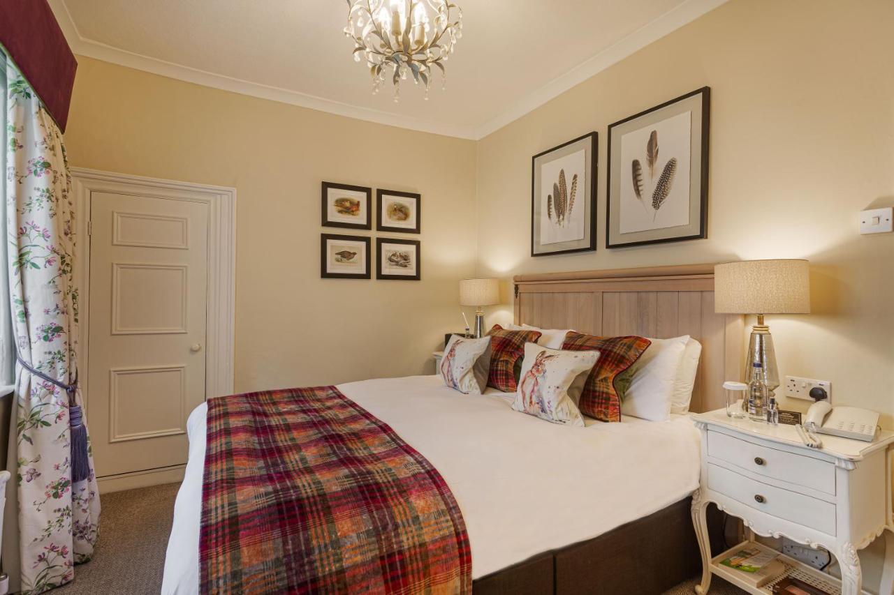 Hotel The Feathers