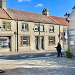 The Old Post Office - Central Helmsley With Parking