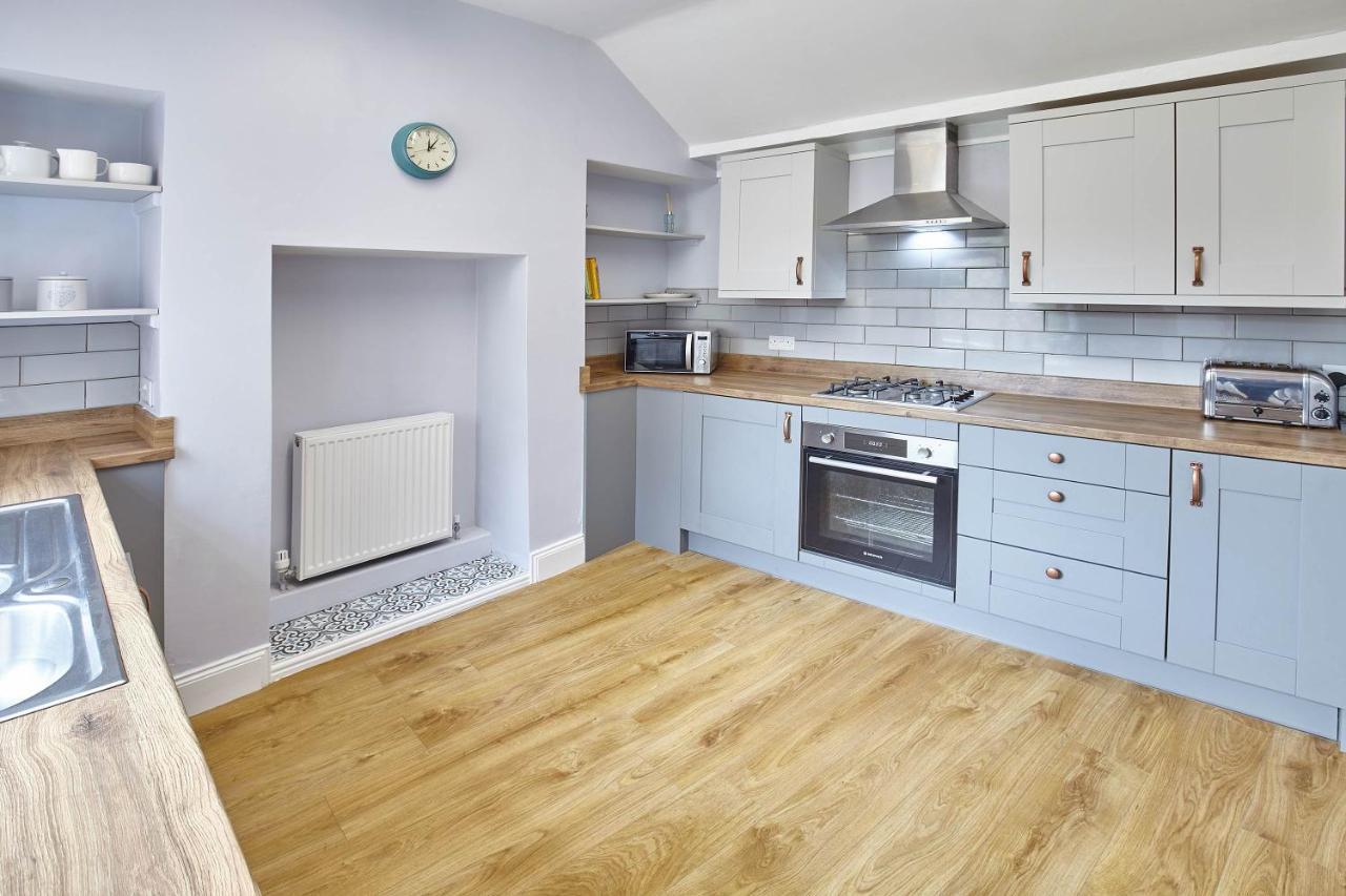 Host & - Buckingham Square Holiday home