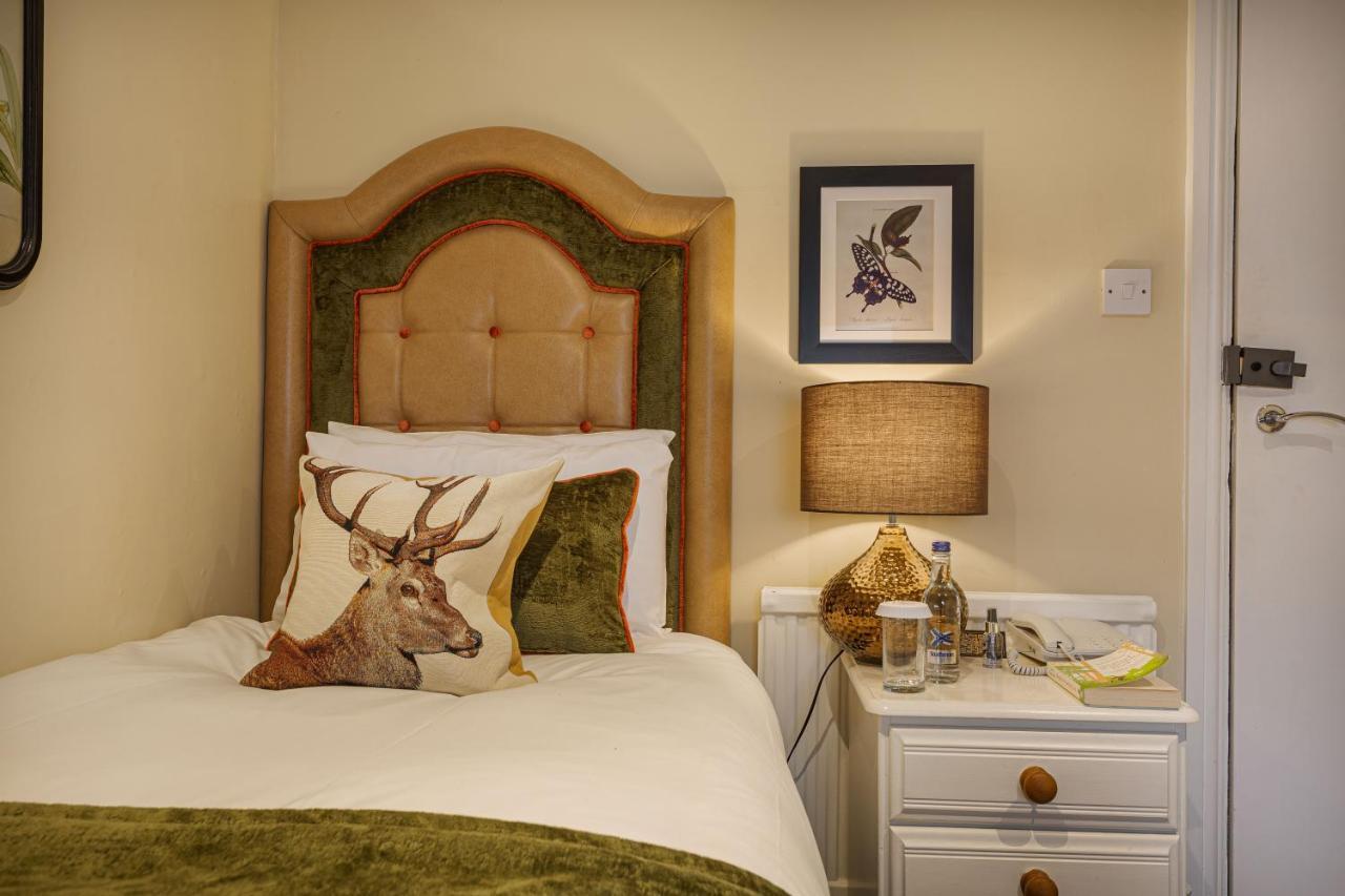 Hotel The Feathers 4*