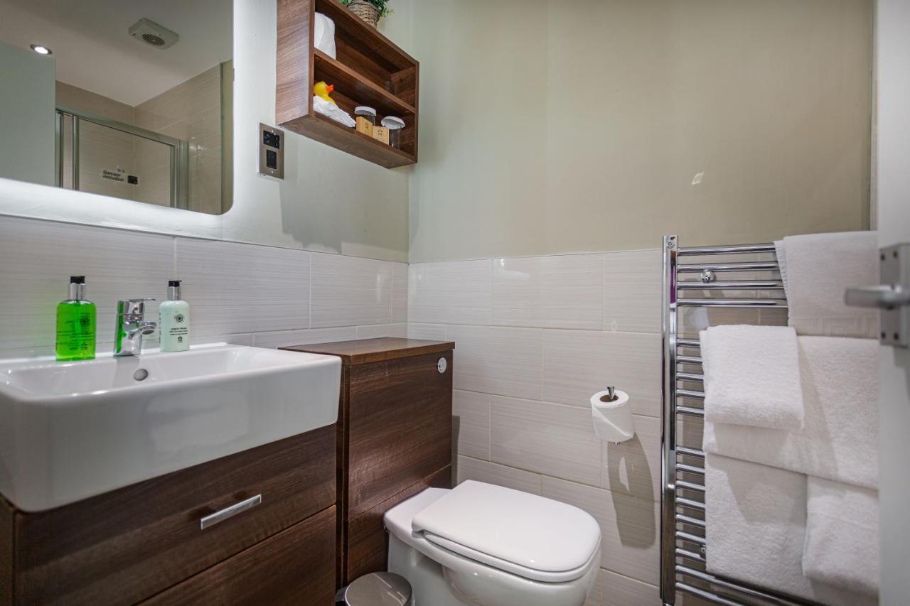 The Feathers Hotel 4*