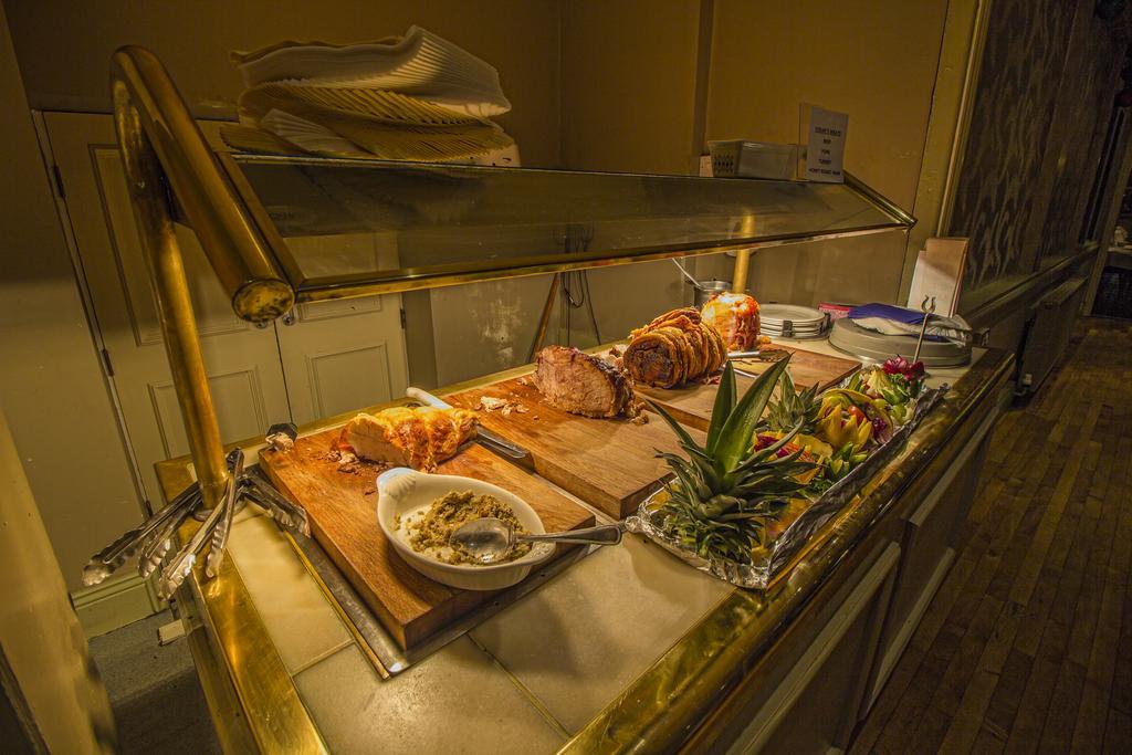 The Feathers Hotel 4*
